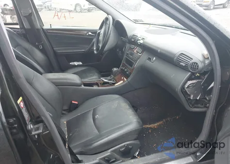 2003 Mercedes-Benz C 240 z USA, uszkodzony, nr VIN WDBRH81J63F392083